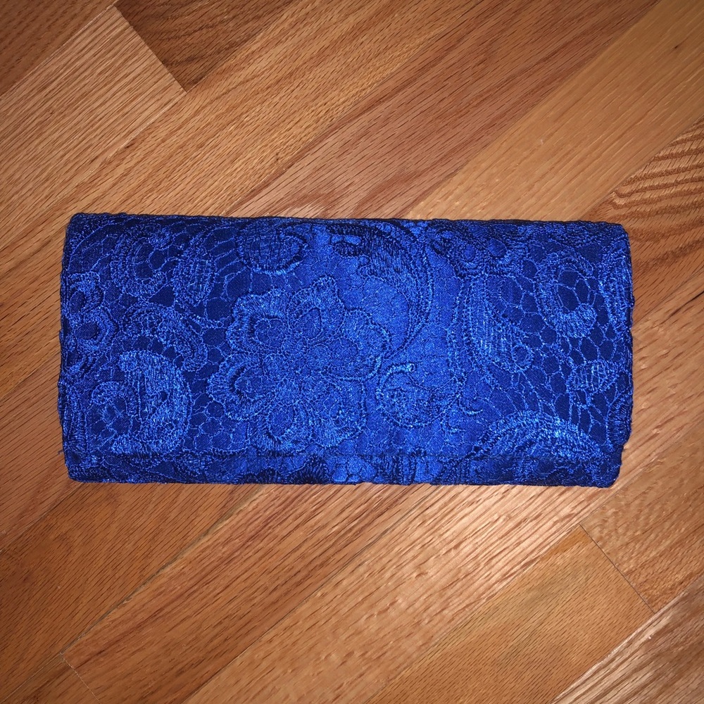Lace Clutch